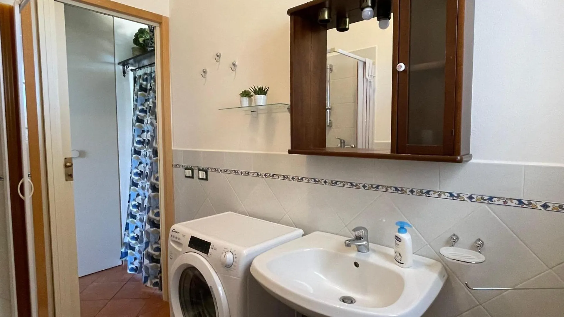 Tra-I-Monti Sul Mare Guest House Valderice Italy